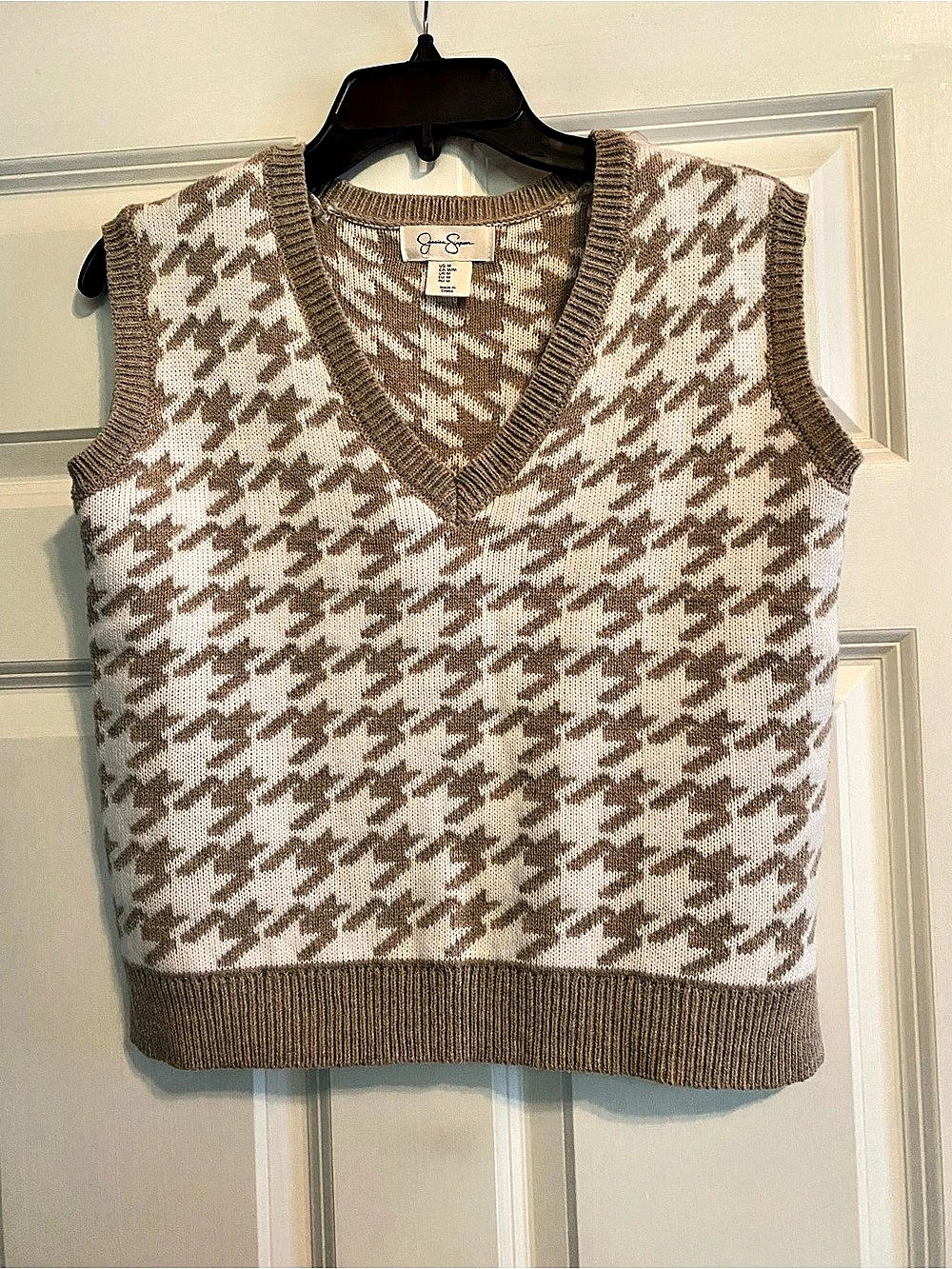 Jessica Simpson Houndstooth V-Neck Sweater Vest Brown & White Medium